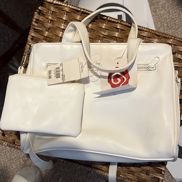 Selling numerous size bags four New the rest slightly used. - Picture 5 of 16